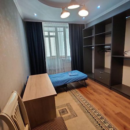 Комната В 4Х Комнатной Квартире Almatý Exterior foto