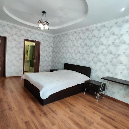 Комната В 4Х Комнатной Квартире Almatý Exterior foto