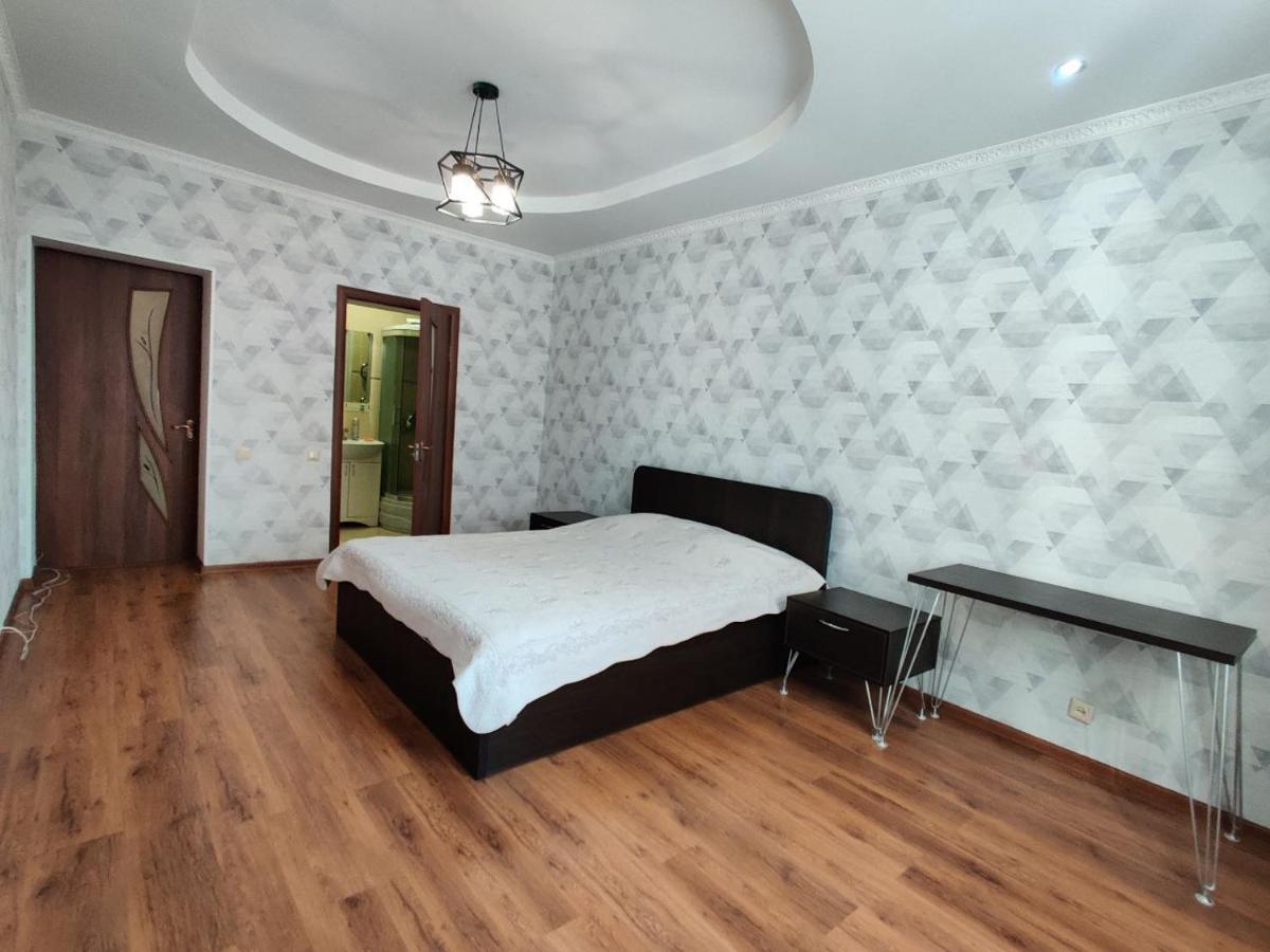 Комната В 4Х Комнатной Квартире Almatý Exterior foto