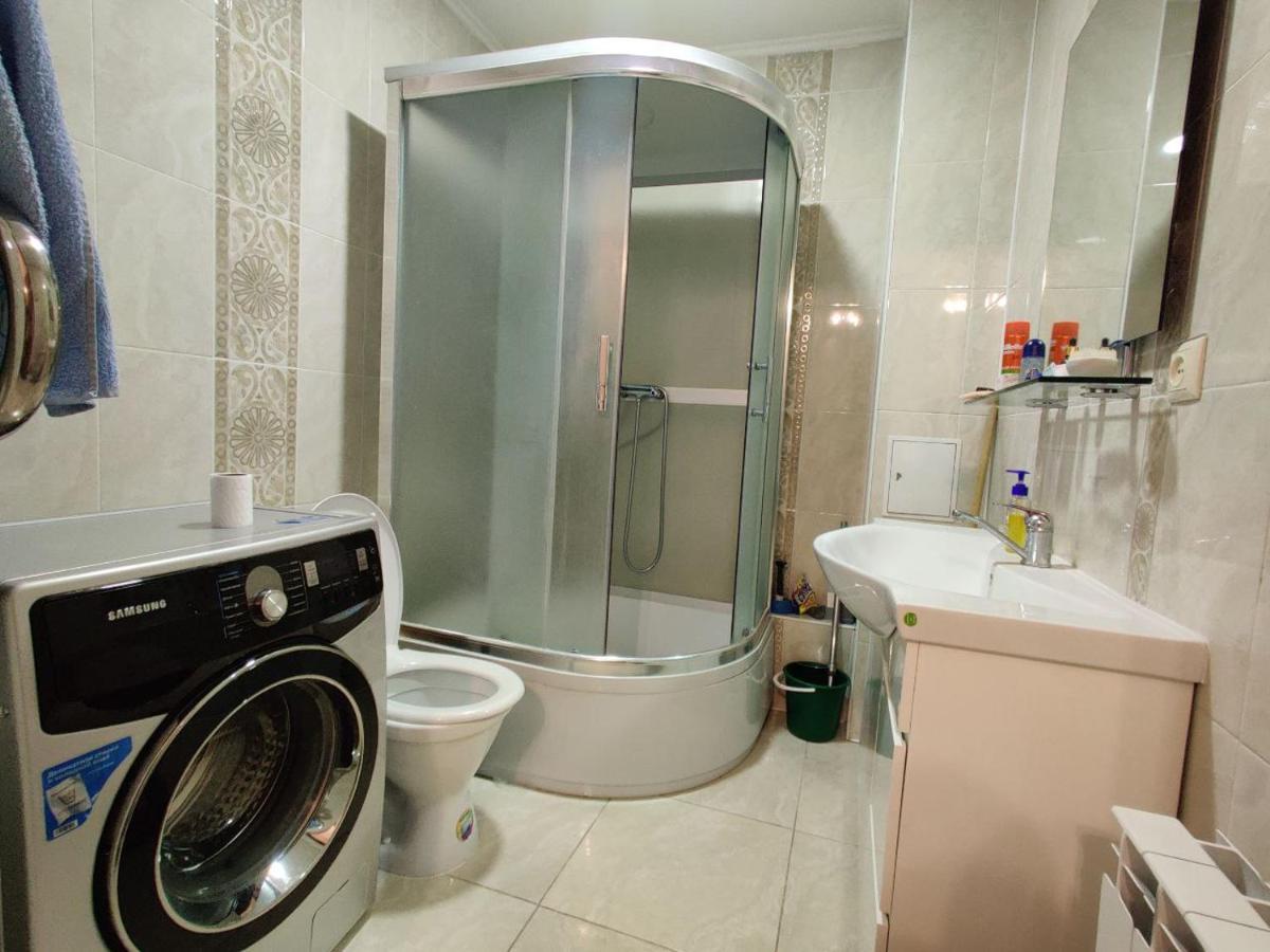 Комната В 4Х Комнатной Квартире Almatý Exterior foto