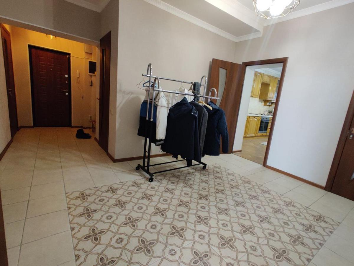 Комната В 4Х Комнатной Квартире Almatý Exterior foto